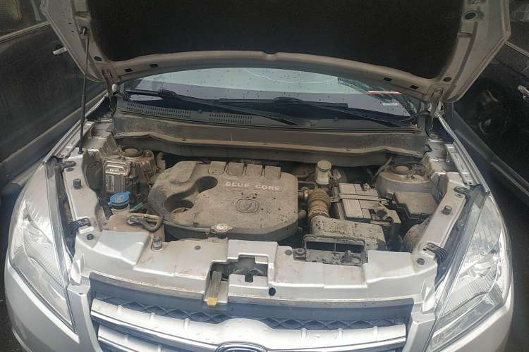 Used CHANGAN CS35 2014 1.6L Automatic Luxury Model China IV Standard Engine Bay