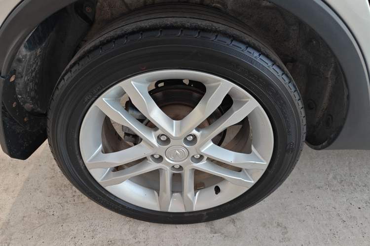 Used CHANGAN CS35 2014 1.6L Manual Luxury Model China IV Standard Exterior 3