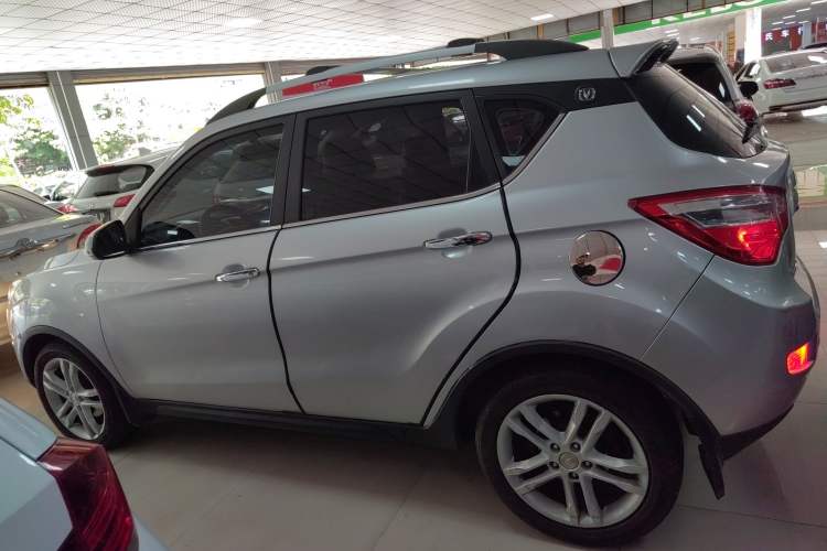 Used CHANGAN CS35 2014 1.6L Automatic Luxury Model China IV Standard Exterior 3