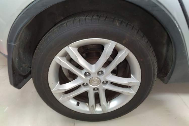 Used CHANGAN CS35 2014 1.6L Automatic Luxury Model China IV Standard Exterior 8