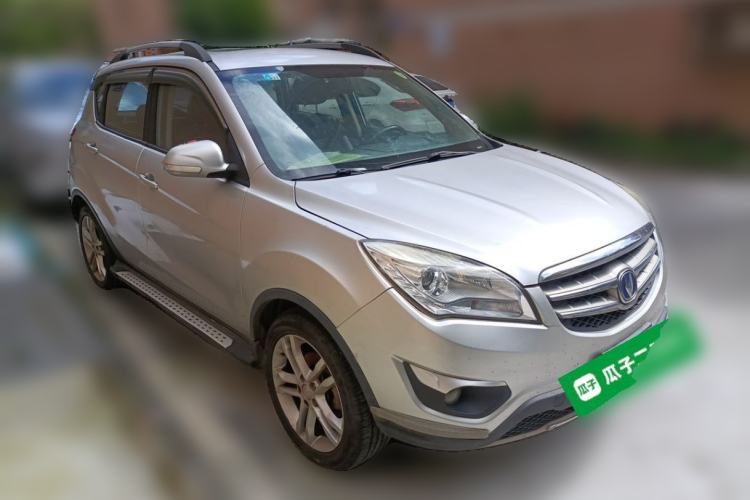 Used CHANGAN CS35 2014 1.6L Manual Luxury Model China IV Standard Front Right 45 Deg