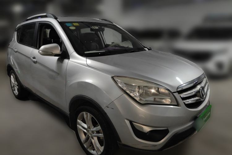 Used CHANGAN CS35 2014 1.6L Manual Luxury Model China IV Standard Front Right 45 Deg
