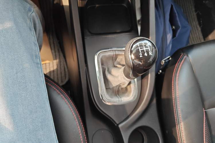 Used CHANGAN CS35 2014 1.6L Manual Luxury Model China IV Standard Gear Lever