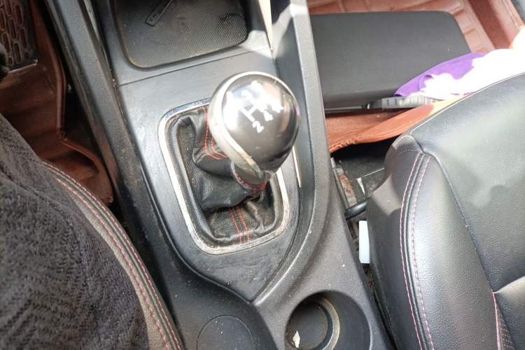 Used CHANGAN CS35 2014 1.6L Manual Luxury Model China IV Standard Gear Lever