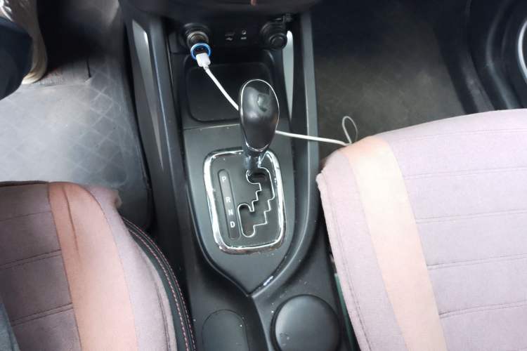 Used CHANGAN CS35 2014 1.6L Automatic Luxury Model China V Standard Gear Lever
