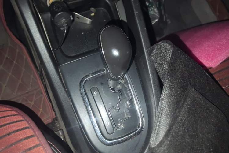 Used CHANGAN CS35 2014 1.6L Automatic Luxury Model China IV Standard Gear Lever