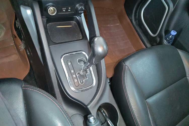 Used CHANGAN CS35 2014 1.6L Automatic Luxury Model China IV Standard Gear Lever