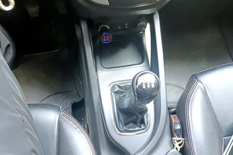Used CHANGAN CS35 2014 1.6L Manual Luxury Model China IV Standard Gear Lever