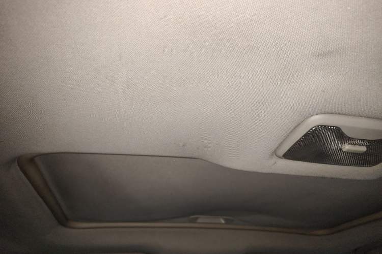 Used CHANGAN CS35 2014 1.6L Manual Luxury Model China IV Standard Headliner
