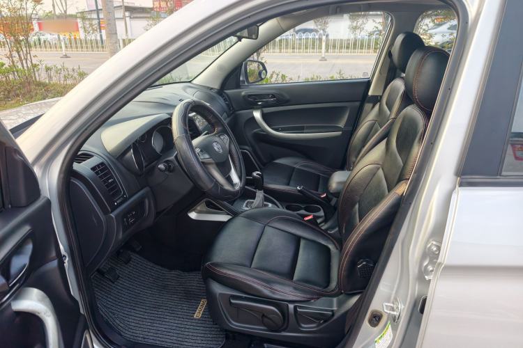 Used CHANGAN CS35 2014 1.6L Manual Luxury Model China IV Standard Interior 2