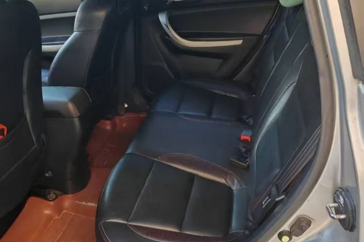 Used CHANGAN CS35 2014 1.6L Automatic Luxury Model China IV Standard Interior 2