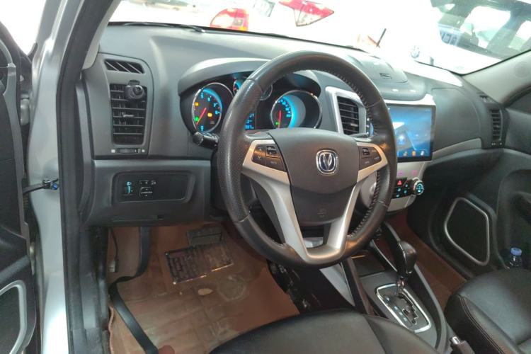 Used CHANGAN CS35 2014 1.6L Automatic Luxury Model China IV Standard Interior 2