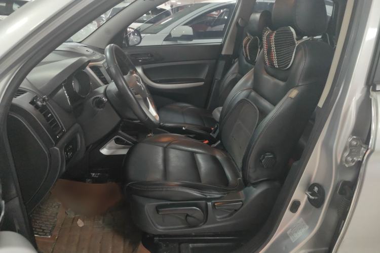 Used CHANGAN CS35 2014 1.6L Automatic Luxury Model China IV Standard Interior 3