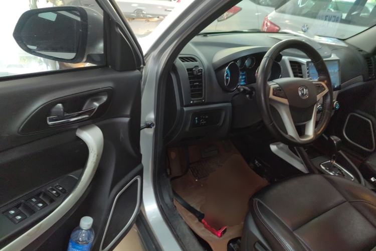 Used CHANGAN CS35 2014 1.6L Automatic Luxury Model China IV Standard Interior 3