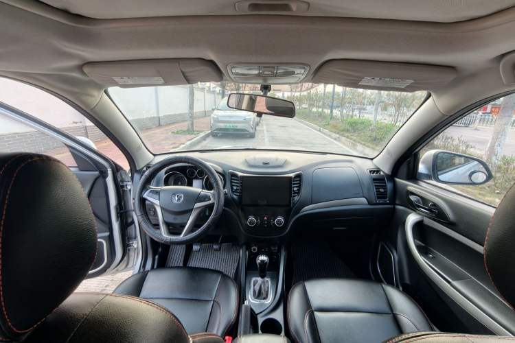 Used CHANGAN CS35 2014 1.6L Manual Luxury Model China IV Standard Interior 4