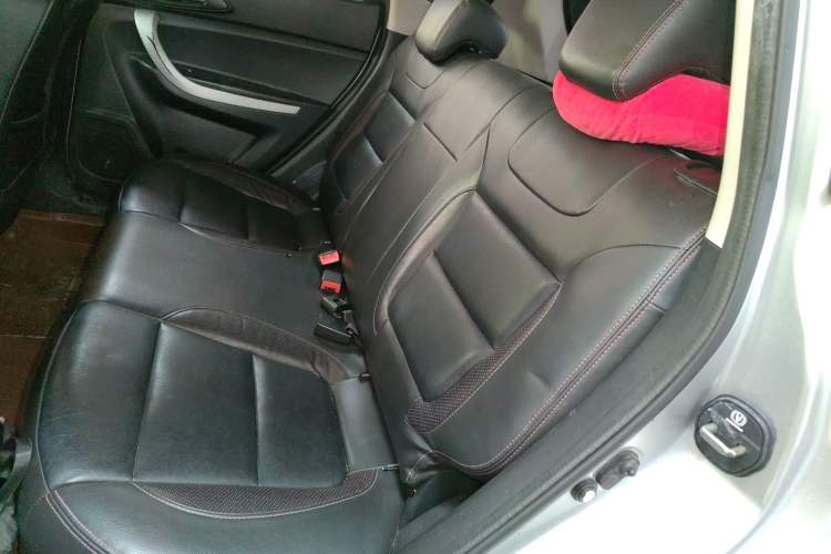 Used CHANGAN CS35 2014 1.6L Automatic Luxury Model China IV Standard Interior 4