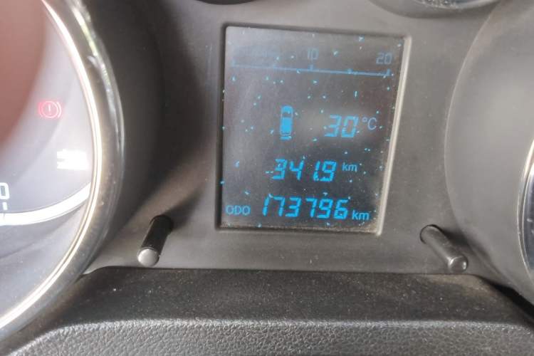 Used CHANGAN CS35 2014 1.6L Manual Luxury Navigation Model China IV Standard Odometer Close Up