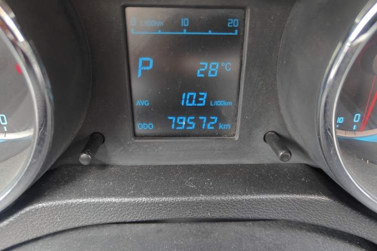 Used CHANGAN CS35 2014 1.6L Automatic Luxury Model China V Standard Odometer Close Up