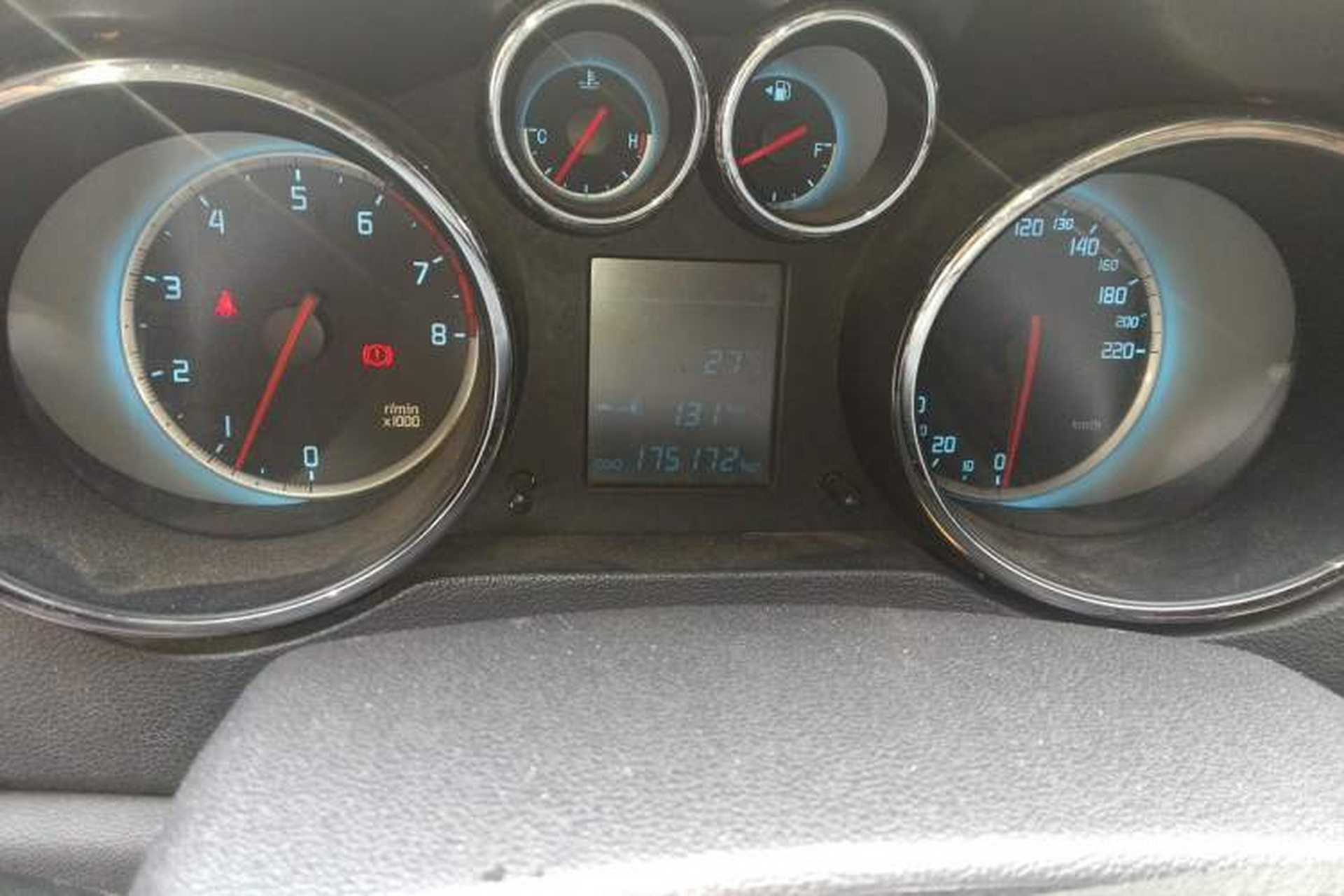 Used CHANGAN CS35 2014 1.6L Manual Luxury Model China V Standard Odometer Close Up