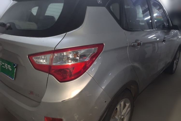 Used CHANGAN CS35 2014 1.6L Automatic Luxury Model China IV Standard Rear Right 45 Deg