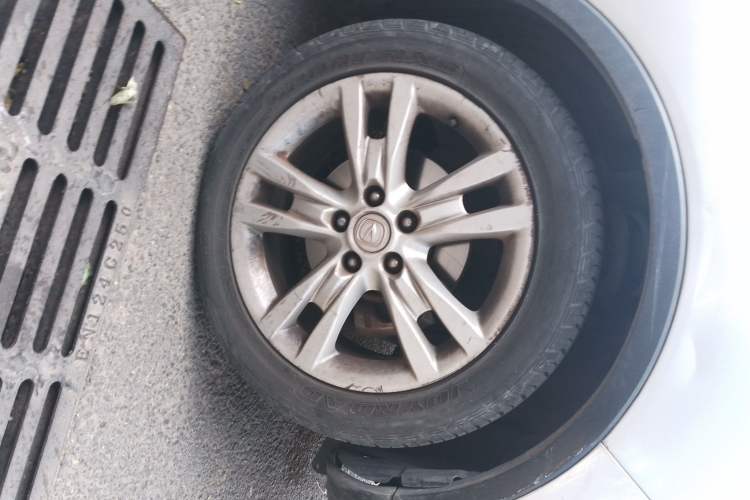 Used CHANGAN CS35 2014 1.6L Automatic Luxury Model China V Standard Right Front Wheel Hub
