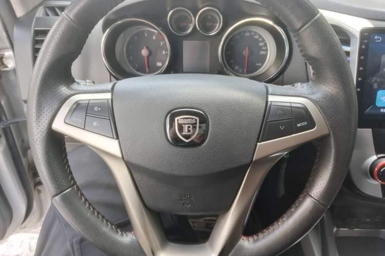 Used CHANGAN CS35 2014 1.6L Manual Luxury Navigation Model China IV Standard Steering Wheel