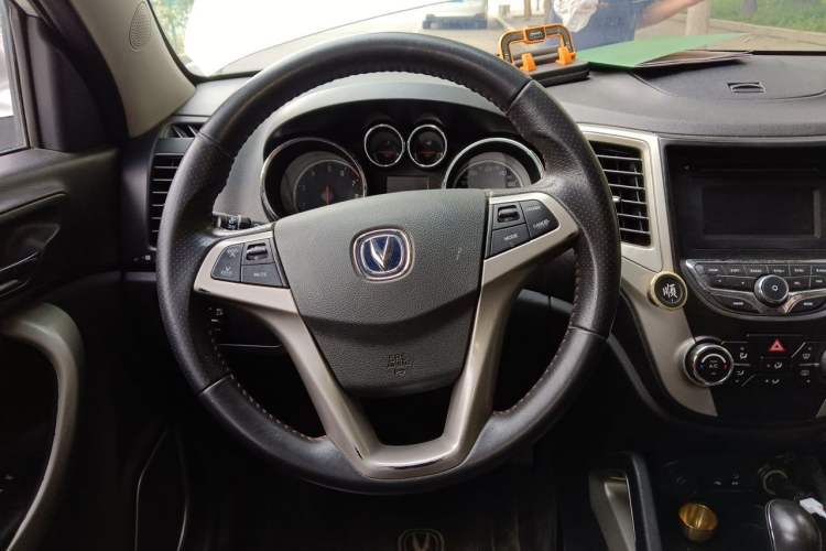 Used CHANGAN CS35 2014 1.6L Automatic Comfort Model China IV Standard Steering Wheel