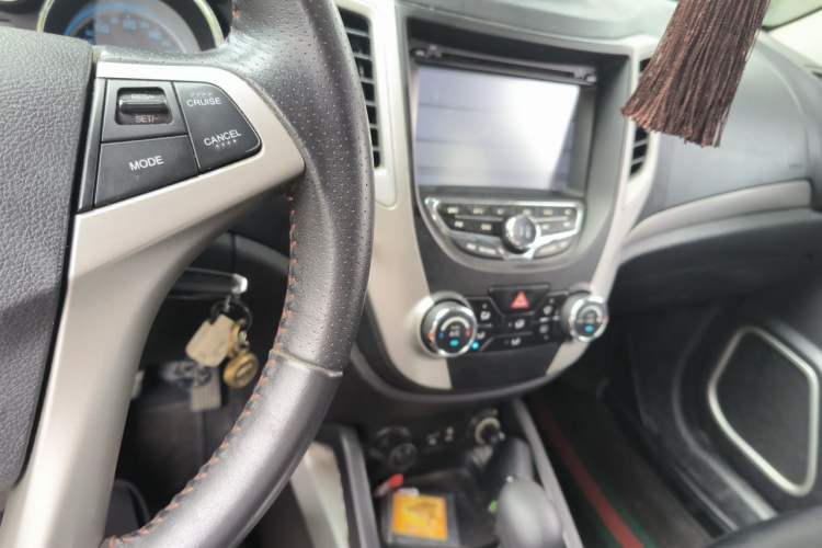 Used CHANGAN CS35 2014 1.6L Automatic Luxury Model China IV Standard Audio And AC Panel