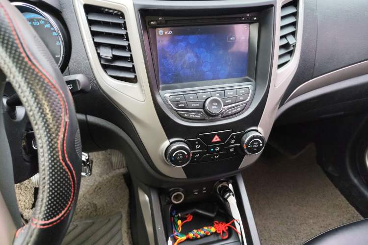 Used CHANGAN CS35 2014 1.6L Manual Luxury Model China IV Standard Audio And AC Panel