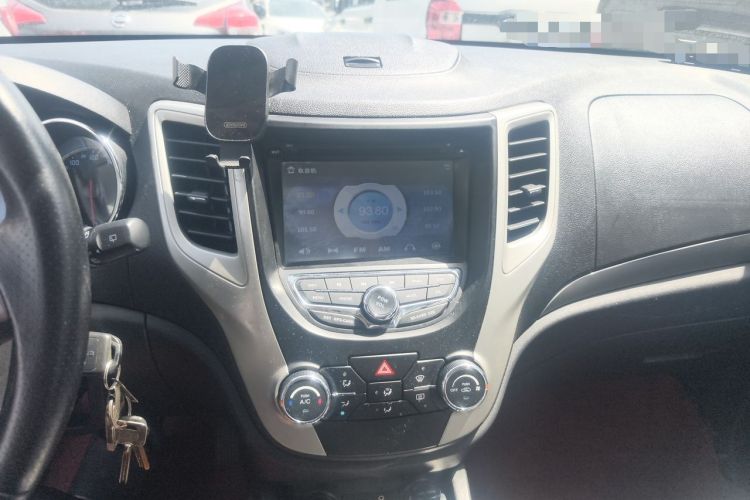 Used CHANGAN CS35 2014 1.6L Automatic Luxury Model China V Standard Audio And AC Panel