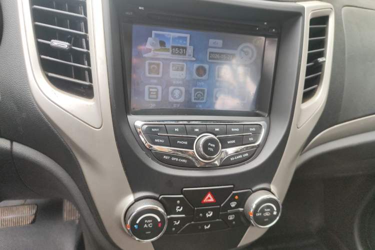 Used CHANGAN CS35 2014 1.6L Automatic Luxury Model China IV Standard Audio And AC Panel