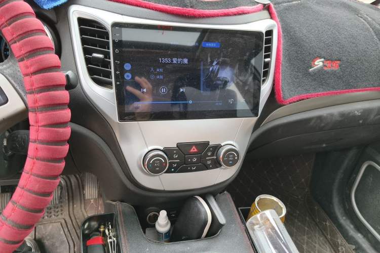 Used CHANGAN CS35 2014 1.6L Manual Luxury Model China IV Standard Audio And AC Panel