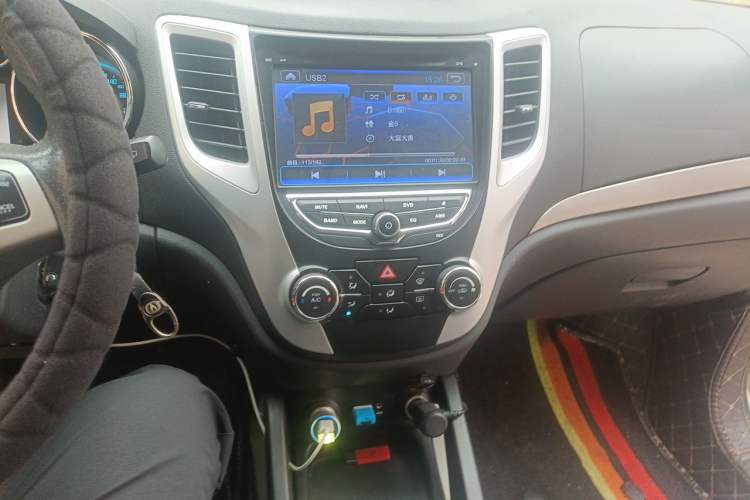 Used CHANGAN CS35 2014 1.6L Automatic Luxury Model China IV Standard Audio And AC Panel