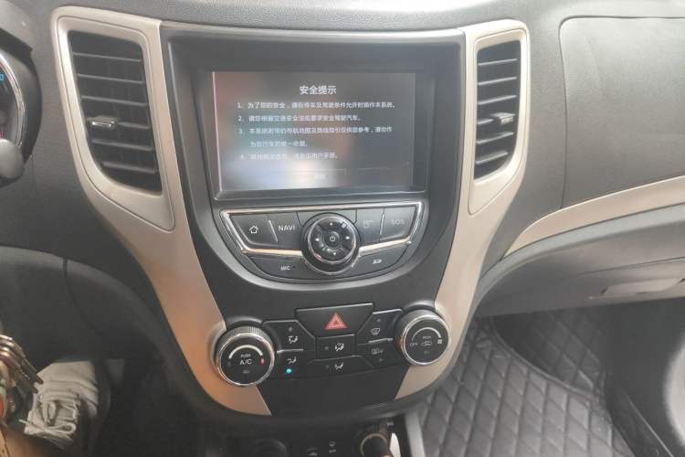 Used CHANGAN CS35 2014 1.6L Automatic Luxury Navigation Model China IV Standard Audio And AC Panel