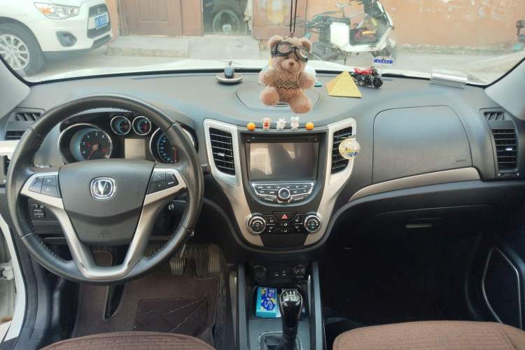 Used CHANGAN CS35 2014 1.6L Manual Luxury Model China IV Standard Audio And AC Panel