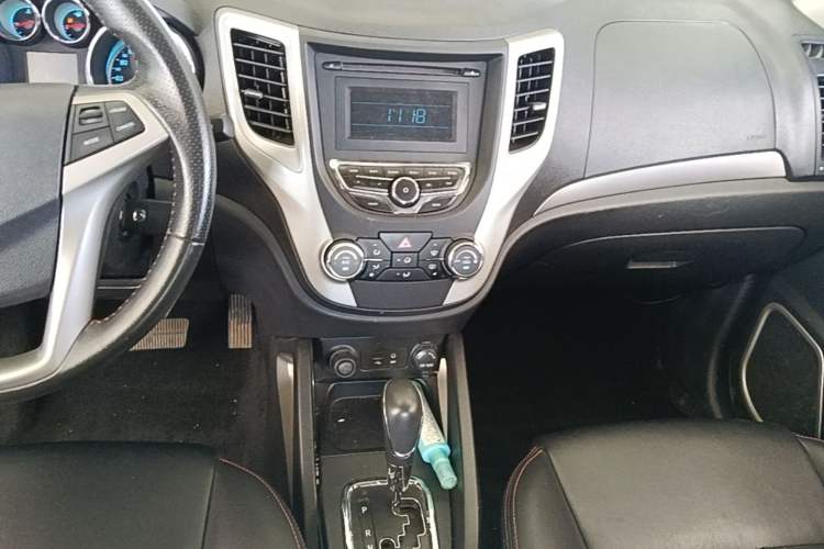 Used CHANGAN CS35 2014 1.6L Automatic Luxury Model China IV Standard Audio And AC Panel