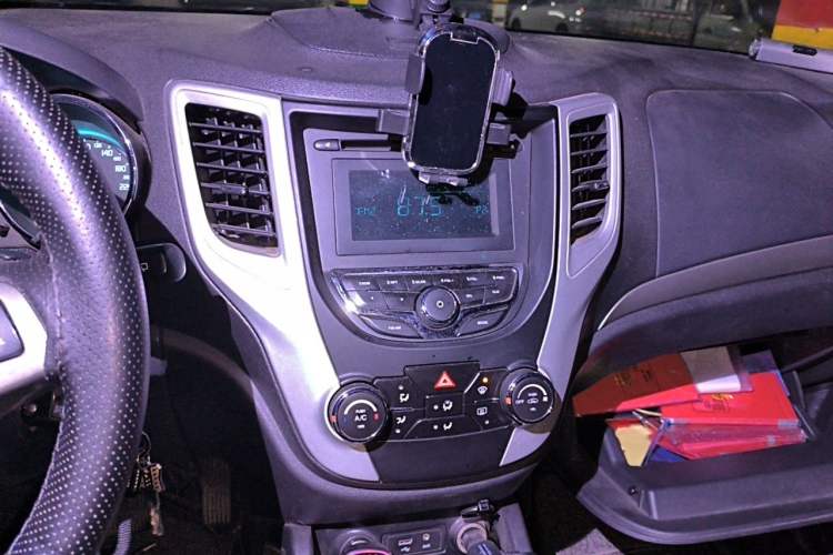 Used CHANGAN CS35 2014 1.6L Automatic Luxury Model China IV Standard Audio And AC Panel
