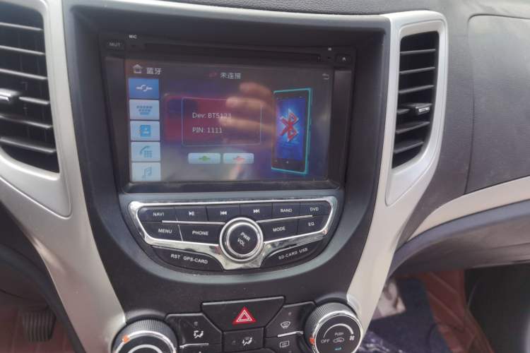 Used CHANGAN CS35 2014 1.6L Manual Luxury Model China IV Standard Audio And AC Panel
