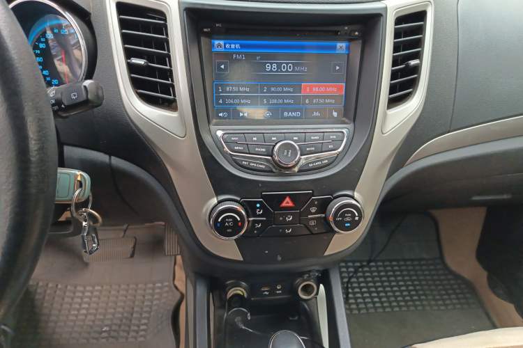 Used CHANGAN CS35 2014 1.6L Automatic Luxury Model China IV Standard Audio And AC Panel