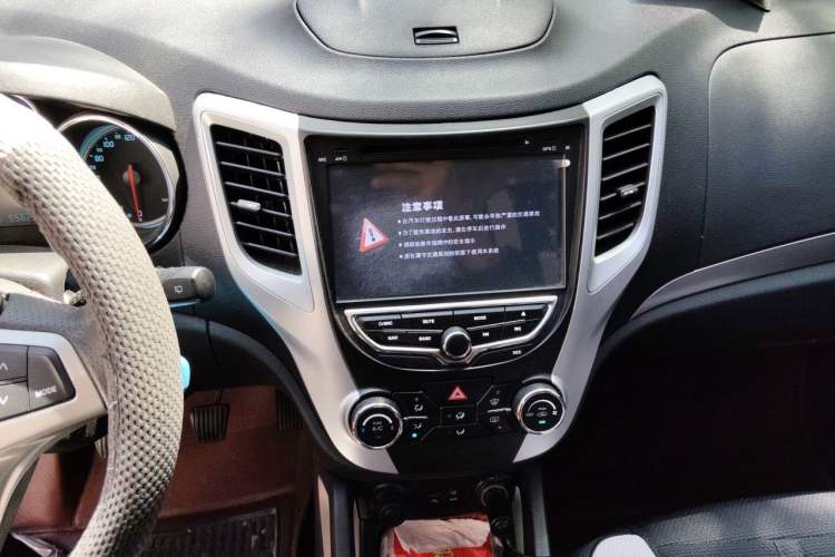 Used CHANGAN CS35 2014 1.6L Manual Luxury Model China IV Standard Audio And AC Panel