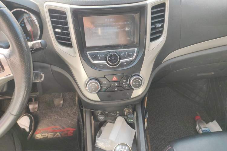 Used CHANGAN CS35 2014 1.6L Manual Luxury Model China IV Standard Audio And AC Panel