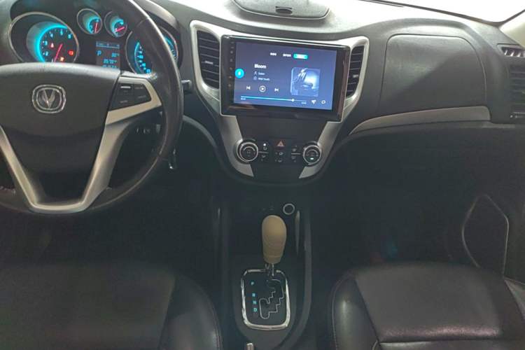 Used CHANGAN CS35 2014 1.6L Automatic Luxury Model China IV Standard Audio And AC Panel