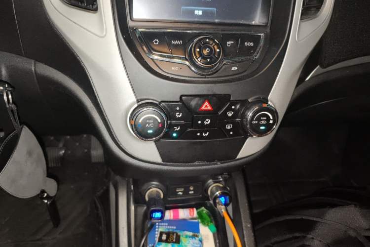 Used CHANGAN CS35 2014 1.6L Manual Luxury Model China IV Standard Audio And AC Panel