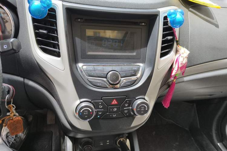 Used CHANGAN CS35 2014 1.6L Automatic Luxury Model China IV Standard Audio And AC Panel