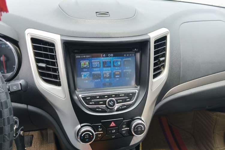 Used CHANGAN CS35 2014 1.6L Manual Luxury Model China IV Standard Audio And AC Panel