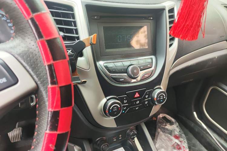 Used CHANGAN CS35 2014 1.6L Manual Luxury Model China IV Standard Audio And AC Panel
