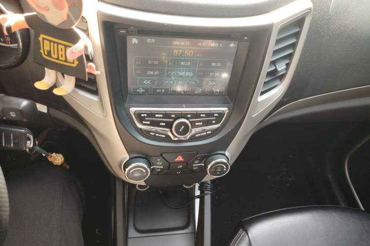 Used CHANGAN CS35 2014 1.6L Manual Luxury Model China IV Standard Audio And AC Panel