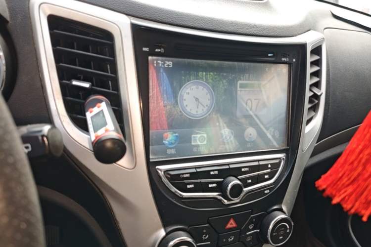 Used CHANGAN CS35 2014 1.6L Manual Luxury Model China IV Standard Audio And AC Panel