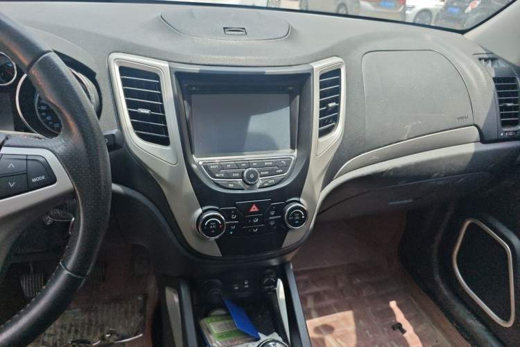 Used CHANGAN CS35 2014 1.6L Manual Luxury Model China V Standard Audio And AC Panel