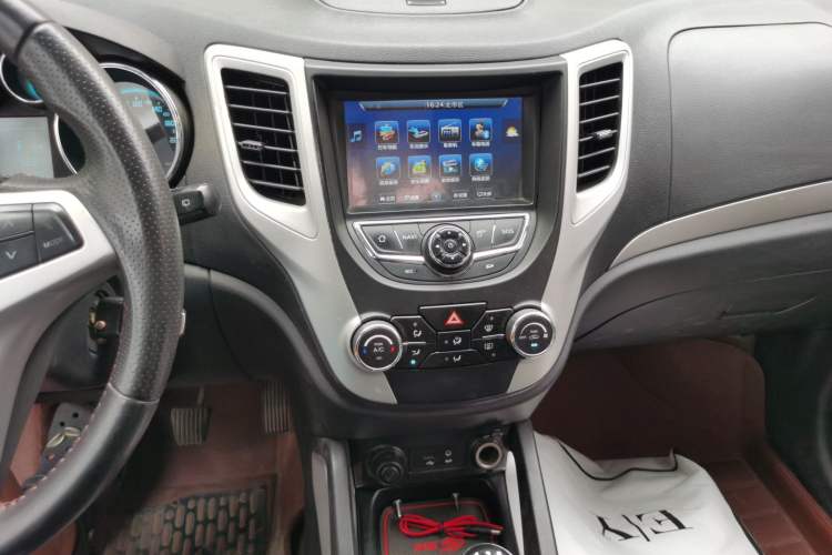 Used CHANGAN CS35 2014 1.6L Manual Luxury Model China V Standard Audio And AC Panel